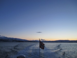 Die obligatorische norwegische Flagge auf dem Schiff :)